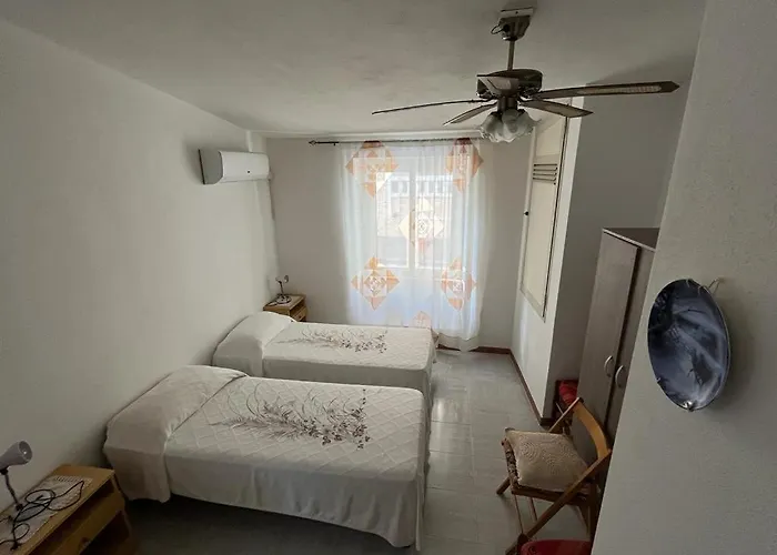 Two Bedrooms In Vakantiehuis Orosei